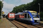 112 155-7 mit RE1 (RE18171) von Brandenburg Hauptbahnhof nach Frankfurt(Oder) trifft am Morgen des 19.6.2016 in Potsdam Charlottenhof auf 648 286-2 als HEX80200 von Berlin Ostbahnhof nach Goslar und 648 283-9 als HEX80200 von Berlin Ostbahnhof nach Thale Hauptbahnhof.