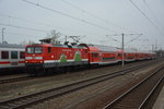 Am 12.04.2016 zieht diese BR 112 (112 108) den RE 4358 nach Rostock Hauptbahnhof.