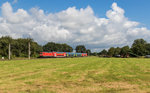 112 142 fährt mit einem Regionalexpress bei Wulfsmoor in Richtung Elmshorn, aufgenommen am 29. August 2016.