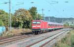112 139 erreichte mit ihrem 4-Wagen-Zug nach Gemünden (Main) am 26.9.03 den Bahnhof Würzburg-Heidingsfeld Ost.