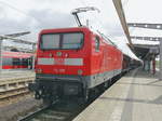 112 109 steht im Hauptbahnhof von Rostock am 31.