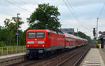 112 187 verlässt am Morgen des 22.06.19 mit dem RE nach Stralsund den Haltepunkt Burgkemnitz.