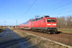 112 113 zog am 22.01.2022 den RE7 von Stralsund Hbf nach Greifswald.