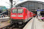 112 176 mit einem RB 81 steht im Hauptbahnhof vom Hamburg am 04.