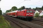 Auf der stark befahrenen Strecke Hamm - Minden ist am 19.04.2014 E-Lok 112156 mit einem RE Dosto Zug in Richtung Minden unterwegs.