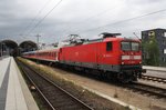 112 168-0 verlässt zusammen mit der RB77 (RB21127) nach Neumünster am 11.7.2016 Kiel Hauptbahnhof.