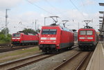 120 205-0 mit RE 4306(Rostock-Hamburg)bei der Ausfahrt im Rostocker Hbf neben an hatten 101 069 und 112 105 Pause.30.07.2016