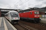 112 104 trifft am 2.8.2016 mit einem RE5 (RE4359) von Rostock Hauptbahnhof nach Elsterwerda in Berlin Gesundbrunnen auf den IC2387 von Berlin Gesundbrunnen nach Leipzig Hauptbahnhof.