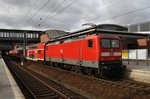 112 183 drückt am 29.10.2016 den RE5 (RE4359) von Rostock Hauptbahnhof nach Berlin Südkreuz in den Bahnhof Berlin Gesundbrunnen.