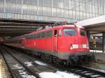 M�nchen 2006 - In den Diensten von DB Regio Bayern stand am 18.03.2006 die B�gelfalte 113 267-9. Hier steht sie mit einem regionalzug nach Regensburg in M�nchen Hbf bereit.