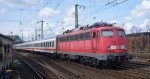 Die 113 309-9 (vorne) und 113 267-9 (hinten) fuhren am 05.04.2010 durch K�ln Messe/Deutz.