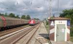 Donnerstagmorgen den 23.6.2011 donnert die 113 403-4 mit einem RE Verst�rker durch Dedensen-G�mmer, links auf dem G�tergleis muss ein G�terzug vor dem Hp0 zeigenden Blocksignal warten......morgens ist