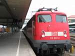 Ehemalige Rheinpfeillok 113 267 9 mit einem RE nach M�nchen am 18.3.06 auf Gleis 8 im Regensburger HBF.