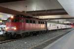 Die 113 268-7 steht mit dem D 2421 von Norddeich Mole nach K�ln in D�sseldorf HBF am 24.10.2011