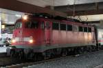 Die 113 268-7 steht mit dem D 2421 von Norddeich Mole nach K�ln in D�sseldorf HBF am 24.10.2011