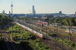 Der AKE-Rheingold mit der E10 1309 ist schon fast Alltag in Köln.