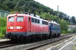 DB 115 114-1 UND DB E10 348 AUF DER SIEGSTRECKE IN NIEDERSCHELDEN  Schönes Doppelpack: Die blaue E10 348 wird am 8.8.2019 von DB 115 114-1  auf der Siegstrecke in NIEDERSCHELDEN in Fahrtrichtung