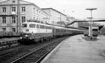 112 488 noch mit Schürze und Pufferverkleidung um 1975 in Wuppertal-Elberfeld.