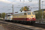 TRI E10 1309 mit 110 469 (Maus) bei einer Überführung auf der Nahebrücke Bingen (Rhein), 14.10.2025