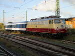 Mit dem Bduu 50 80 84-33 256-0 stand die TRI 112 258,am 11.Oktober 2022,in Bergen/Rügen.