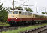E10 1309 / 6 113 309-9 D-TRAIN / Durch den Regen - TRI / AKE Rheingold Leerreisezug bei der Fahrt von Stralsund nach Cottbus am 28.08.2020 durch Züssow.