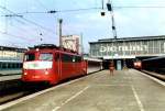 113 310 steht im Sommer 1997 auf Gleis 25 in Mnchen Hbf zur Abfahrt mit einem Interregio Richtung Landshut-Regensburg bereit