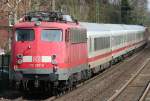 Die 113 309-9 zieht im Sandwich mit 113 267-9 einen Ersatz ICE durch Erkrath am 02.04.2010