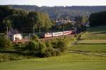 113 268-7 mit Pbz-D 2492 (im Zugverband eine BR 143 und drei Loks der BR 145) bei der Durchfahrt durch den Bahnhof Himmighausen, 01.06.2011.