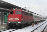 113 268-7 mit IC 2409 von Rostock Hbf nach Hamburg Hbf kurz vor der Abfahrt im Rostocker Hbf.29.01.2012 