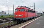 113 267 fuhr am 09.05.13 mit dem aus zwei IC-Wagen bestehenden PbZ 2467 in Bitterfeld ein.