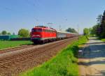 Am Sonntagmittag kommt die 113 309-9 mit dem Autoreisezug aus Italien. 19.5.2013