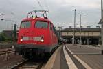 Und hier wartet 113 309-9 mit dem Autoslaaptrein 13409 von s´Hertogenbosch (NL) nach Livorno Central auf die Weiterfahrt Richtung Italien in Darmstadt Hbf. Das besondere an diesem Tag, ist das die Autowagen an der Zugspitze und deswegen hinter der 113er laufen. Grund dafr ist, dass von den drei Verladerampen in s´Hertogenbosch (NL) zwei defekt sind und nur eine in Betreib ist und deswegen werden die Autotransportwagen an der Zugspitze laufen.