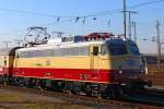 E10 1309 mit AKE-Rheingold nach Papenburg am 27.02.2016 in Duisburg Hbf (Portraitaufnahme)