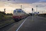 112 309-0 der TRI mit einem Rheingold-Sonderzug hält auf dem Rückweg in Hamm (31.07.2021)