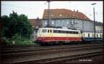 113265 fährt am 25.8.1991 um 17.28 Uhr mit dem E 3341 aus dem Osnabrücker Hauptbahnhof in Richtung Bremen aus.