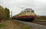 E 10 1309 (113 309) führte am 28.10.18 den AKE-Zugteil aus Cottbus durch Greppin Richtung Bitterfeld.