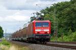 Am 30.06.2016, 16:05 fährt 114 033 den RE 4523 über die Kinzigtalbahn nach Frankfurt am Main.