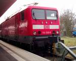 BR114 mit RE 38590 im Bahnhof Rostock-Warnem�nde