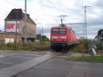 F�r RE 38596 Berlin Hbf-Stralsund gibt es in Pasewalk keinen Halt,so konnte 114 007 den RE am 04.September 2010 durch den Bahnhof Richtung Norden schieben.