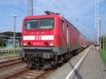 114 027-6 mit RE38591 von Warnem�nde Richtung Berlin Hbf(tief)abgestellt im Bahnhof Warnem�nde(02.10.10)