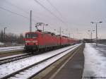 RE mit 114 002 und 114 ??? (im Schlepp) am 21.1.2006 im Bahnhof Berlin-Sch�nefeld Flughafen.