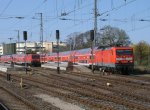 W�hrend Rechts 114 039,mit dem RE 18317 Stralsund-Bernau,Ausfahrt am 23.April 2011 hatte,mu�te 114 017 in Stralsund noch warten.