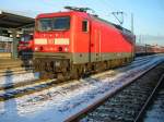 114018 (vorne,gro�) und 143251 (hinten,klein) stehen bei bestem Wetter am 25.12.02 abfahrbereit bzw abgestellt in Cottbus Hbf.