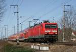 114 007 mit RE 18311 (Stralsund Hbf–Walddrehna) am 10.04.2011 in W�nsdorf-Waldstadt