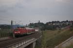 Am 20.08.15 konnte 114 021 mit ihrer Verstärkergarnitur und 114 038 als Schubhilfe beim Verlassen des Ortes Neuhof im Kreis Fulda dokumentiert werden.