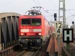 114 015 mit RE 4 nach Wismar f�hrt in Berlin Spandau ein.