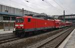 114 005 verlässt am 12.2.2017 mit dem RE5 (RE4358) von Wünsdorf-Waldstadt nach Rostock Hauptbahnhof den Bahnhof Berlin Gesundbrunnen.