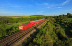 114 006 mit einem Ersatzzug am 11.08.2024 bei Obernbreit.