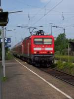 114 301-5 h�lt in Frellstedt (Niedersachsen) zwischen Magdeburg und Braunschweig mit der Regionalbahn nach Burg bei Magdeburg am 26.05.2009.
