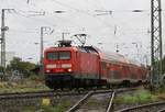 DB 114 040 vor Zug auf Linie RE3 Anklam raus nach Stralsund.